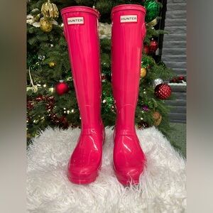 These Hot pink tall hunter boots that are such a museum piece in size 8!!!